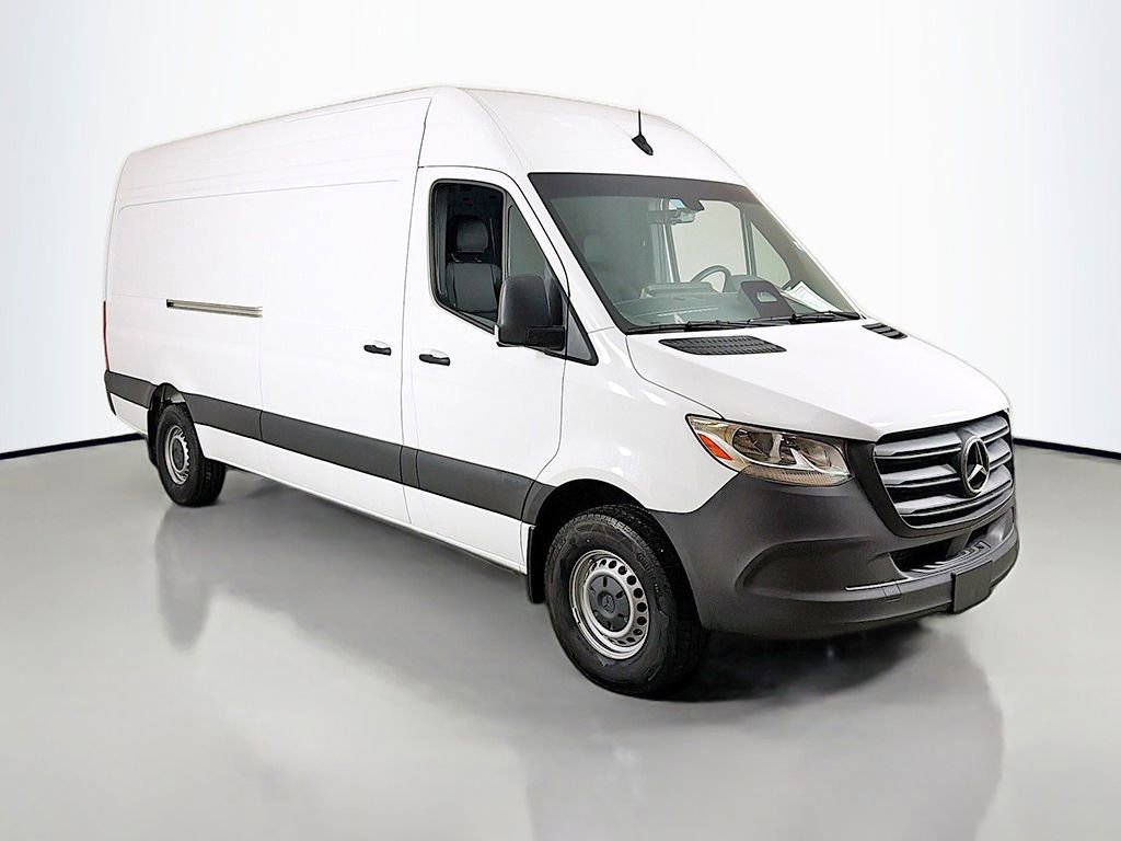 Used 2025 Mercedes-Benz Sprinter 2500 image 2