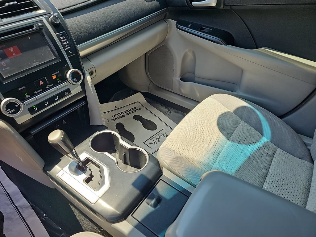 Used 2014 Toyota Camry LE FWD image 25