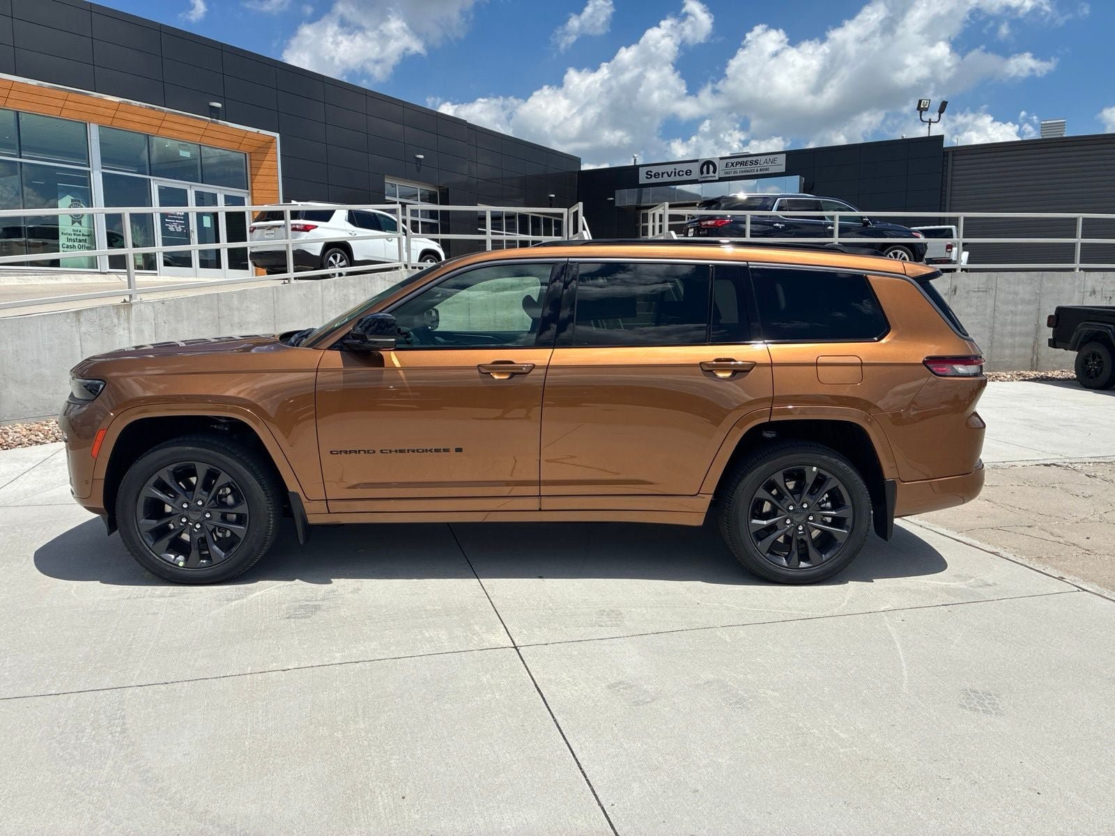 New 2026 Jeep Grand Cherokee L Limited AWD/4WD image 2