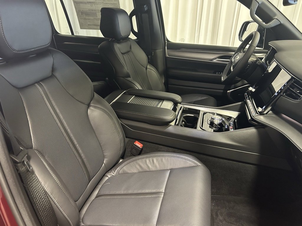 New 2025 Jeep Wagoneer L Series II image 18