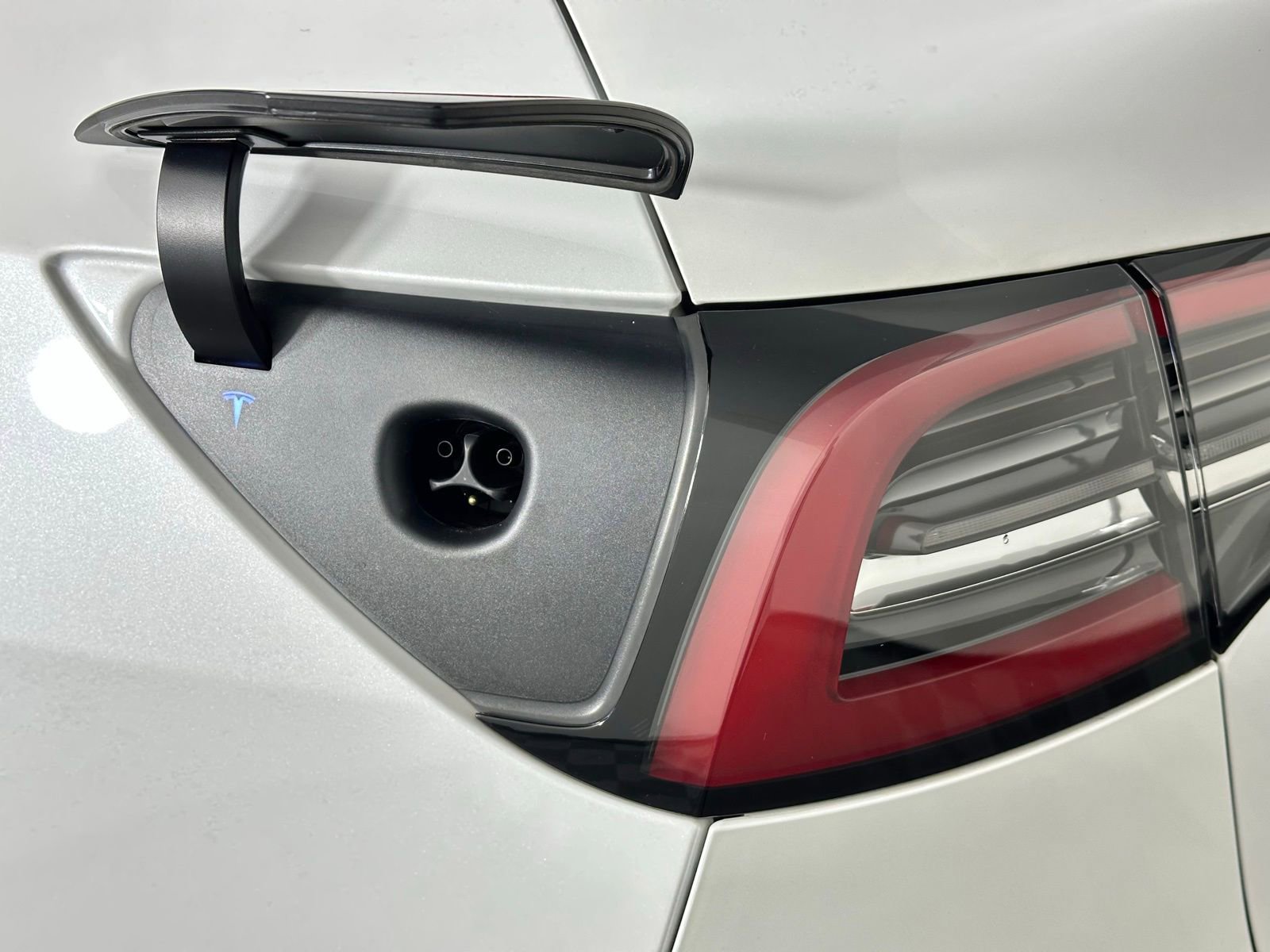 Used 2023 Tesla Model Y Long Range image 35