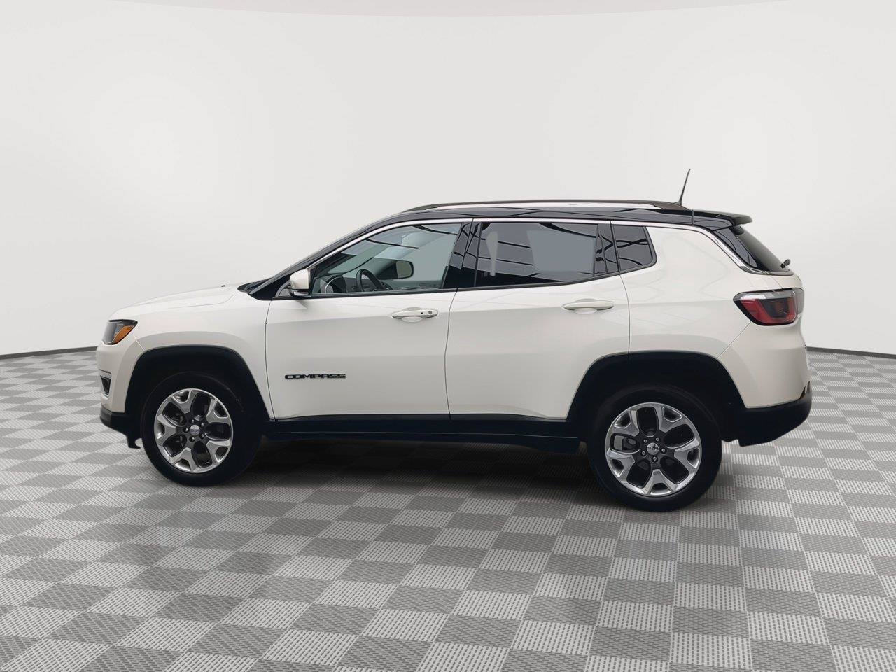 Used 2018 Jeep Compass Limited AWD/4WD image 32