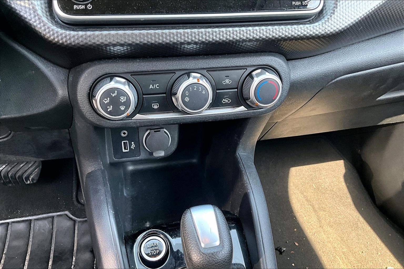 Used 2020 Nissan Kicks S image 13