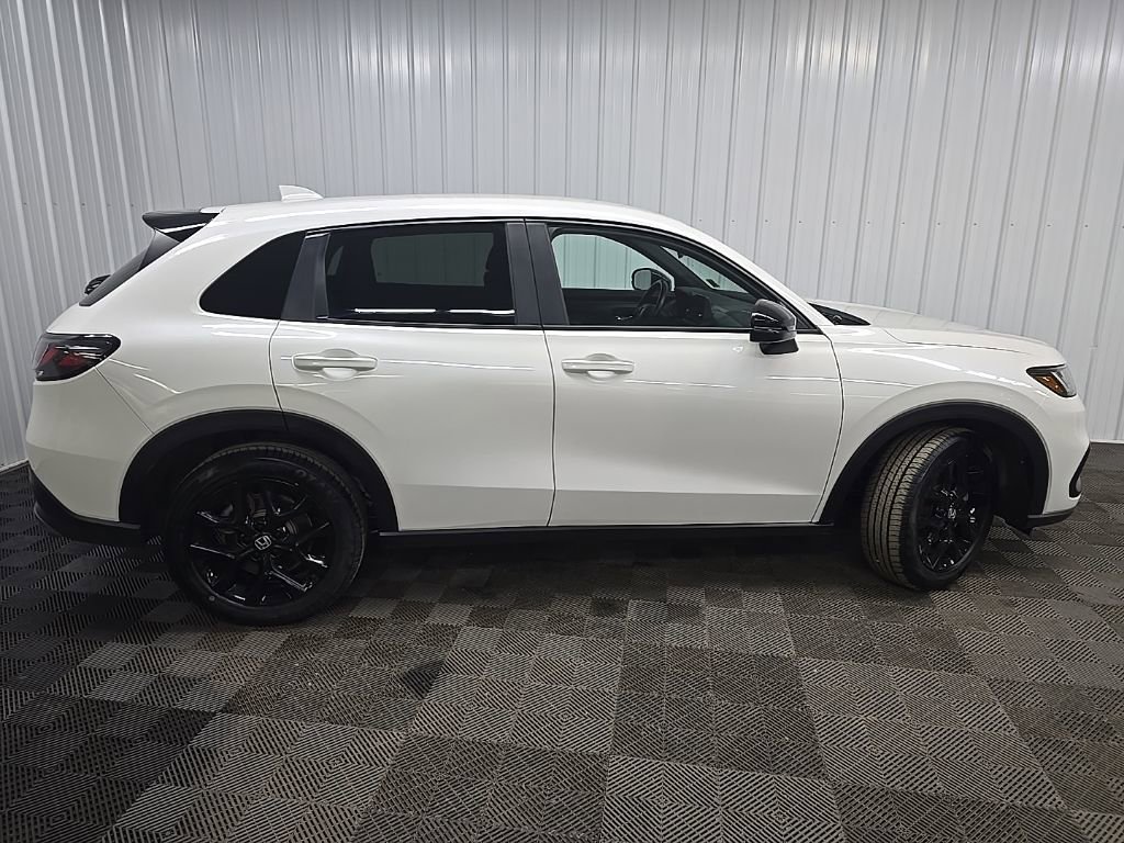 Used 2025 Honda HR-V Sport image 2