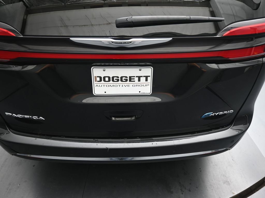 Used 2023 Chrysler Pacifica Touring-L image 29