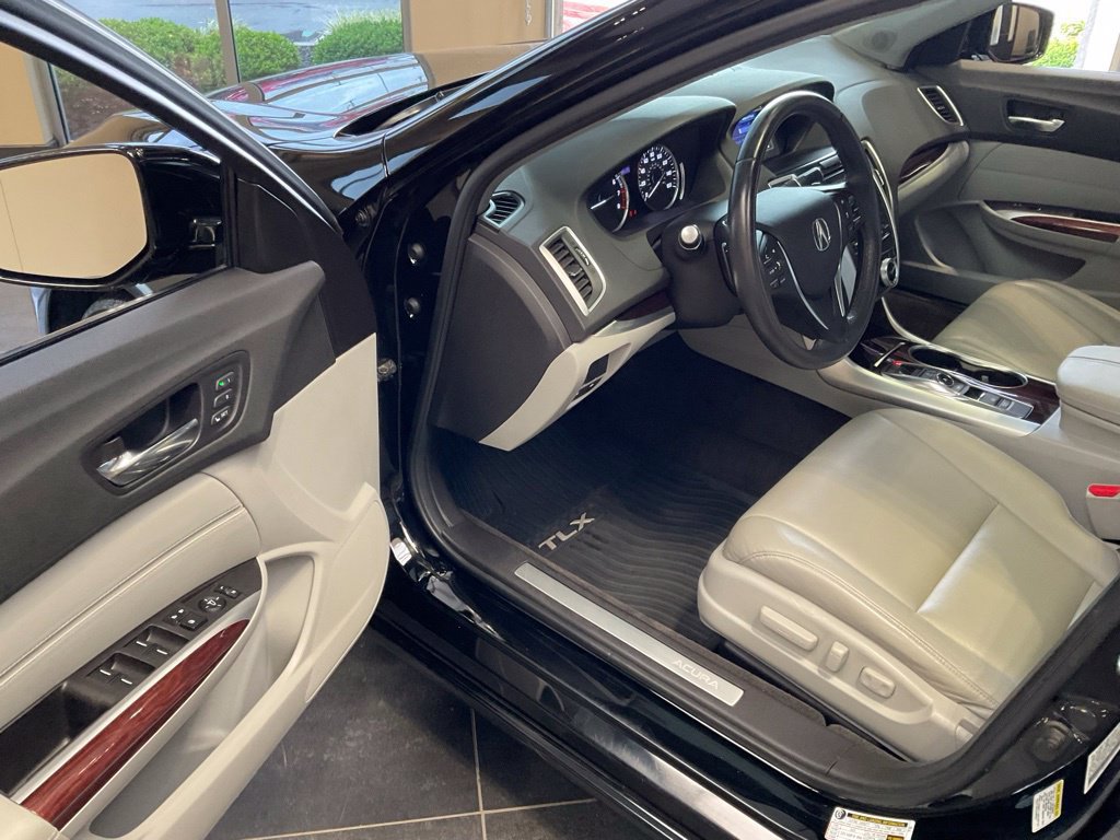 Used 2015 Acura TLX V6 FWD image 10