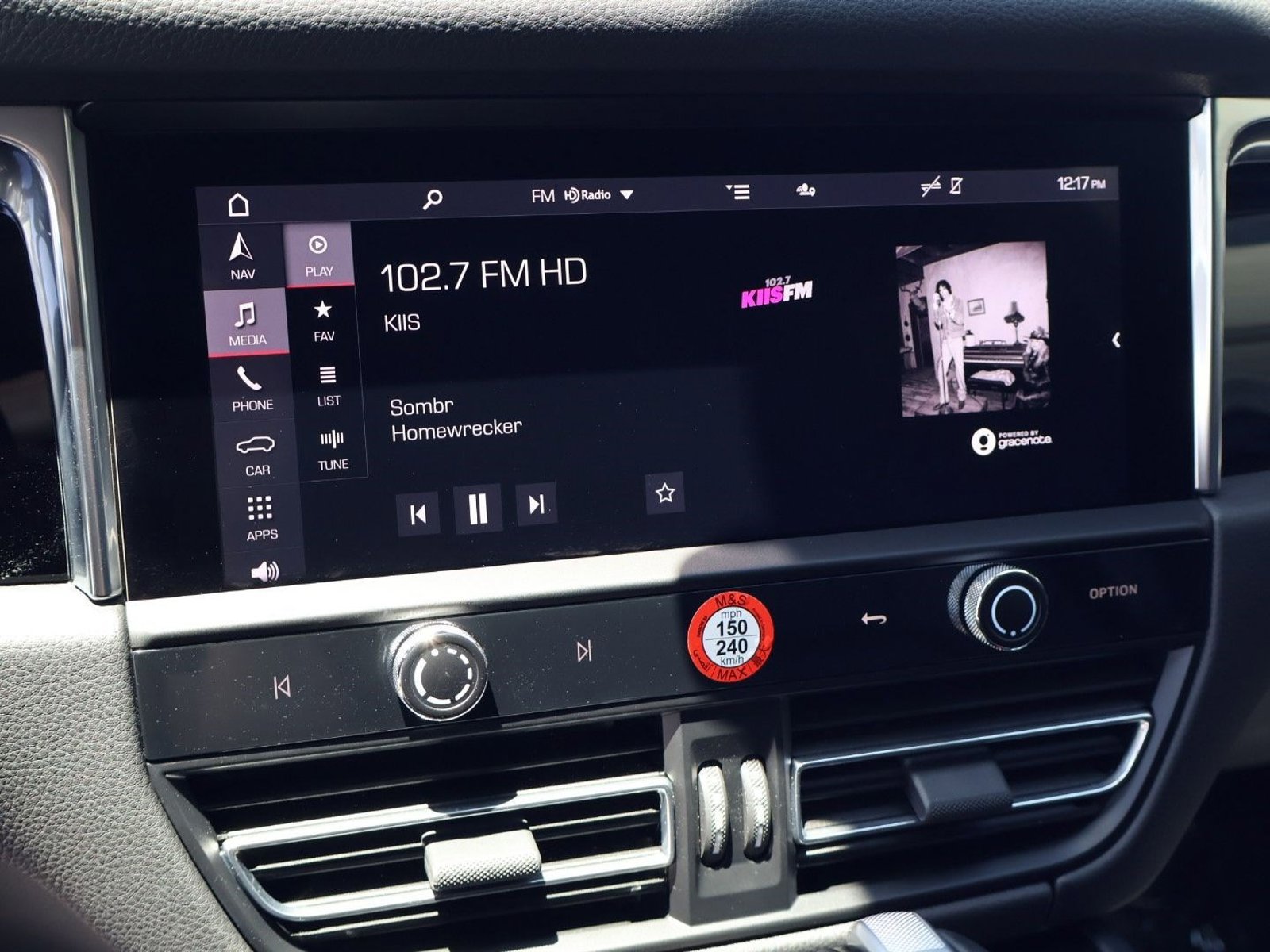 Certified 2025 Porsche Macan AWD/4WD image 17