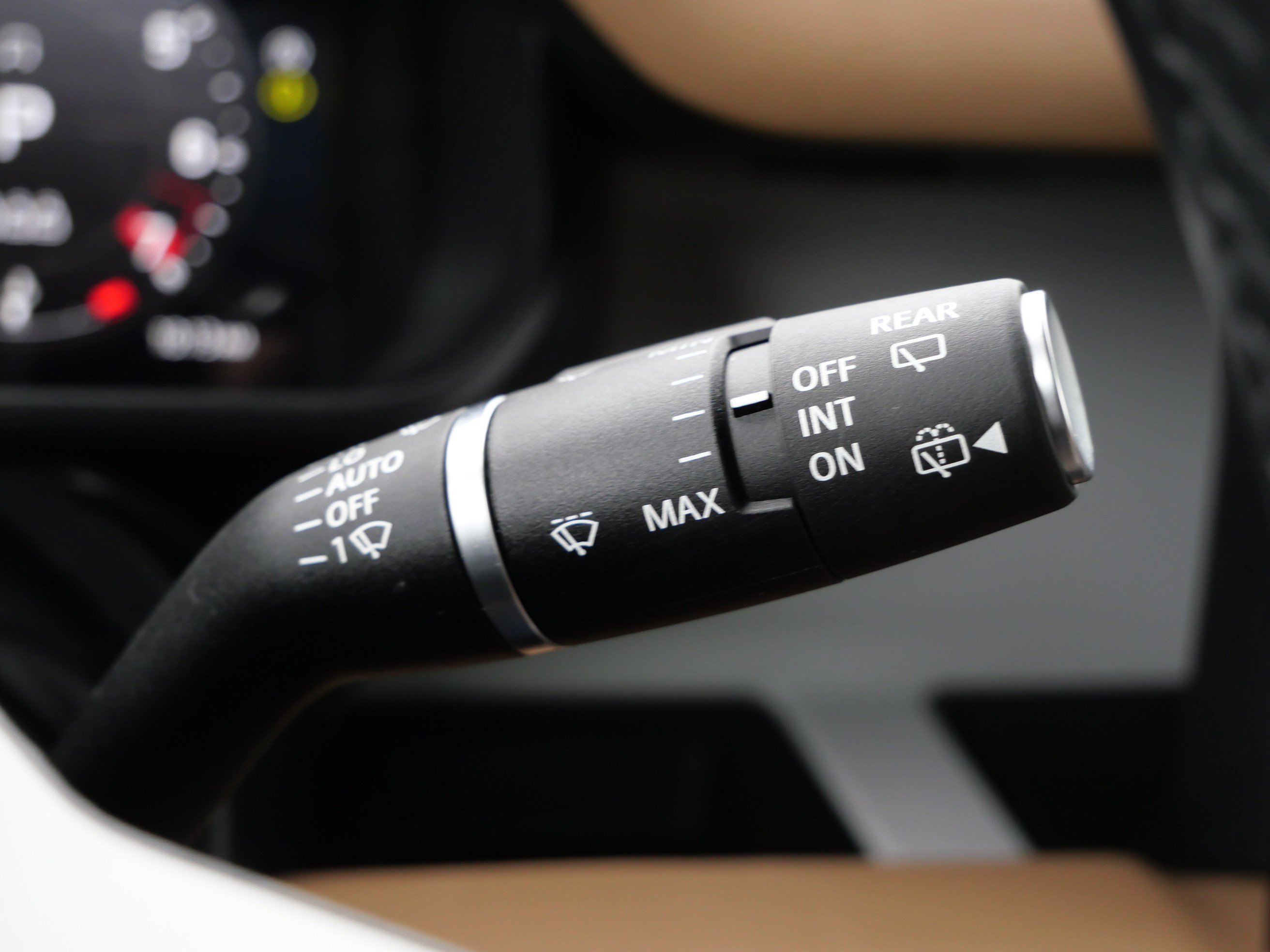 Certified 2025 Land Rover Defender 110 X-Dynamic SE AWD/4WD image 29