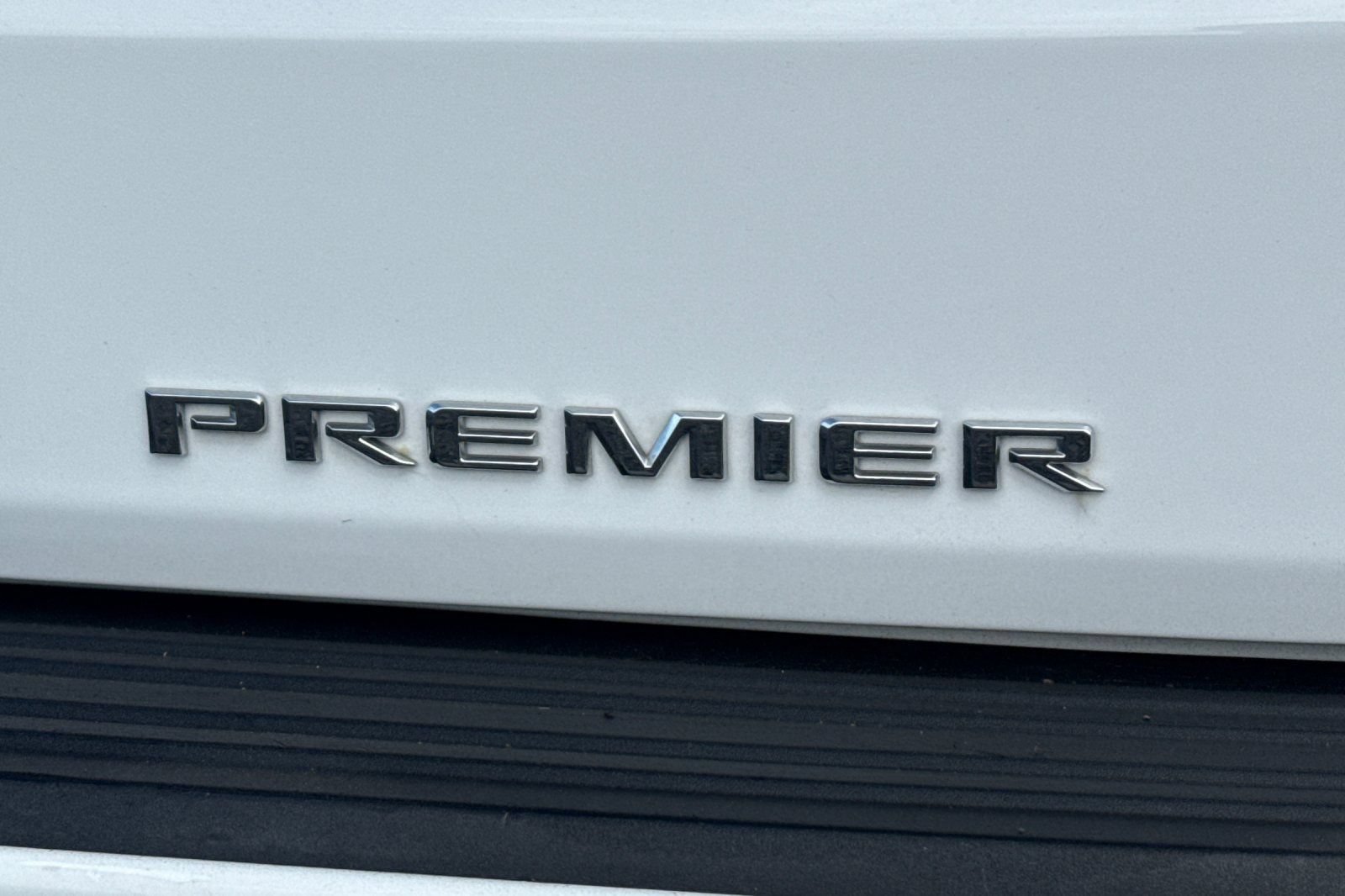 Used 2023 Chevrolet Suburban Premier AWD/4WD image 52