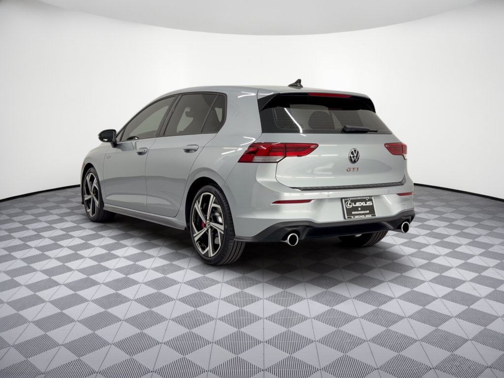Used 2025 Volkswagen Golf SE FWD image 3