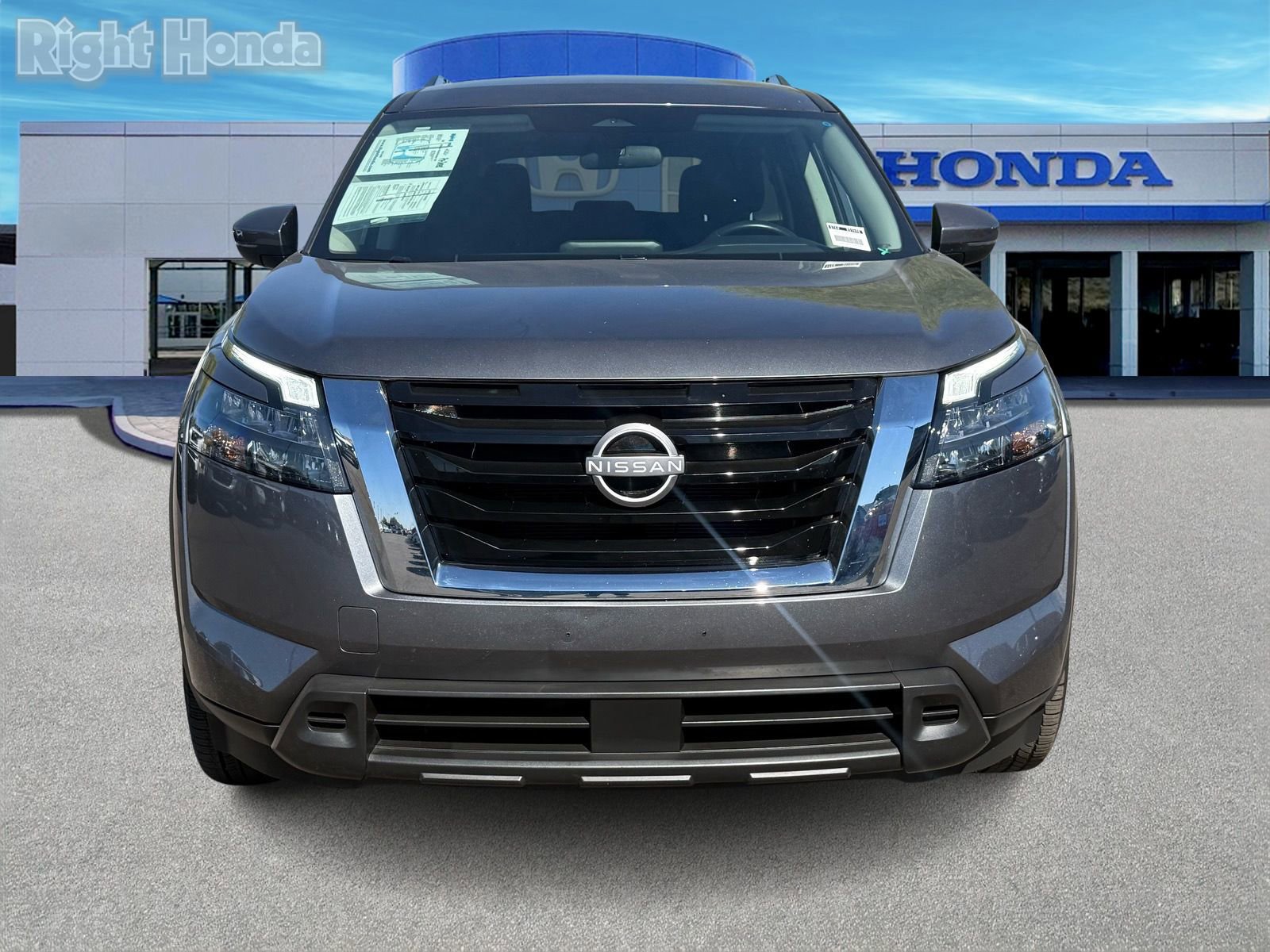 Used 2024 Nissan Pathfinder SV image 5