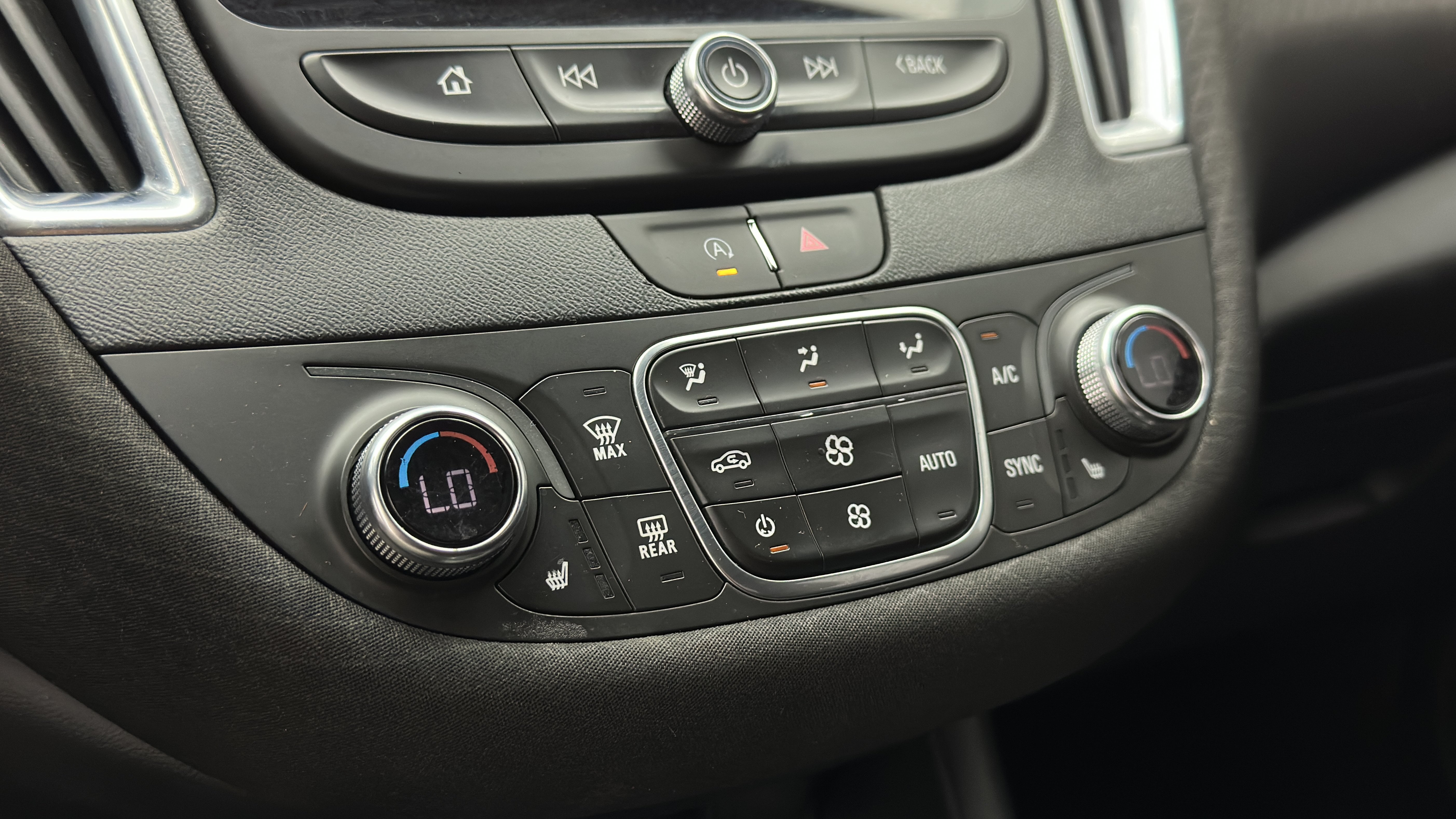 Used 2020 Chevrolet Malibu LT FWD image 18