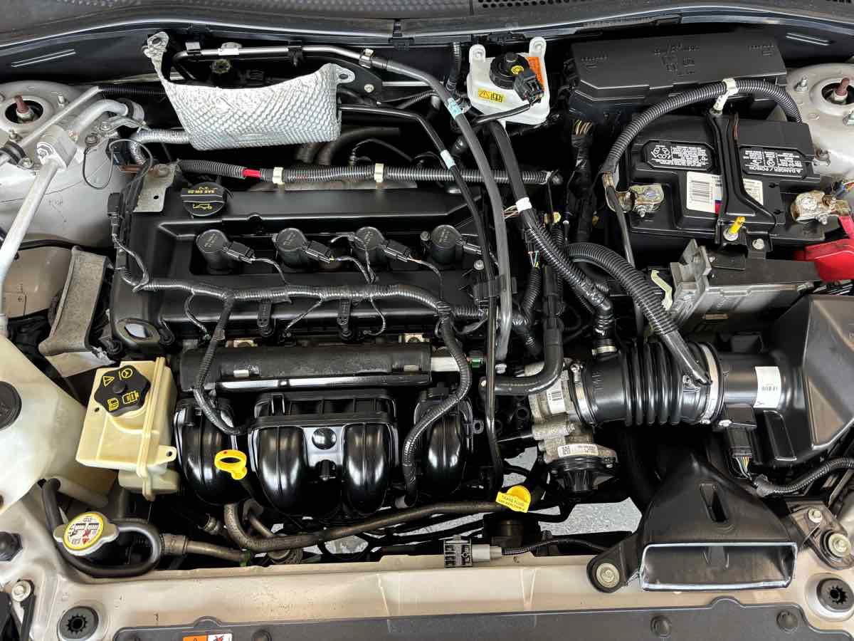 Used 2010 Ford Focus SEL FWD image 26