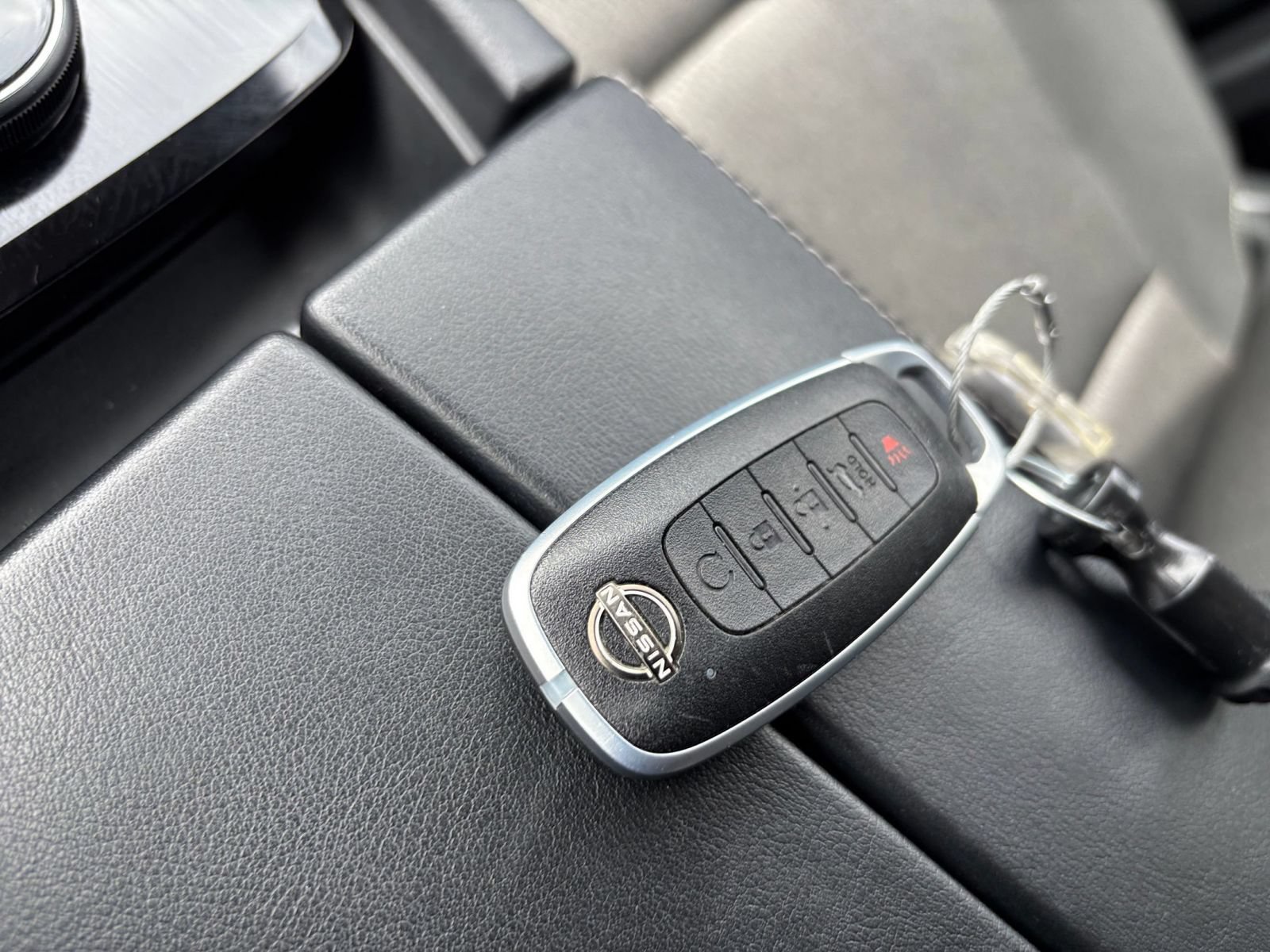 Used 2025 Nissan Rogue SV AWD/4WD image 22