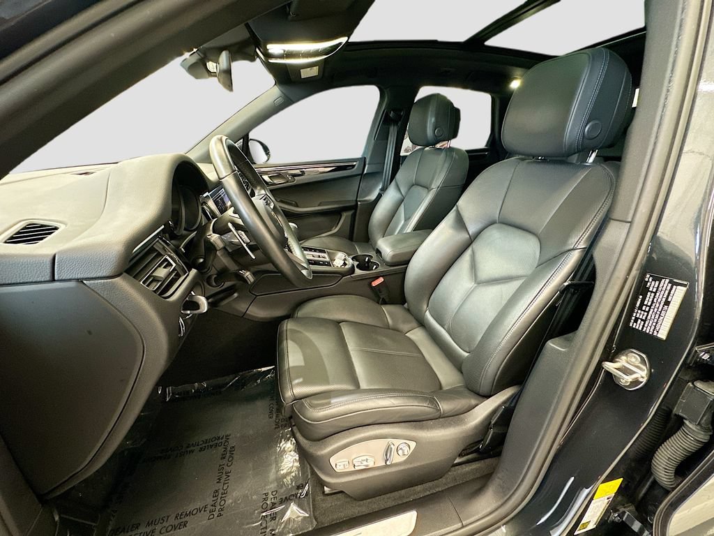 Certified 2022 Porsche Macan S AWD/4WD image 5