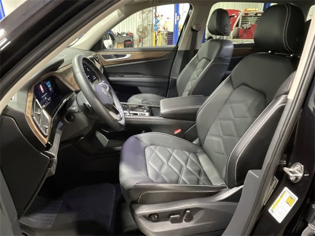 Used 2025 Volkswagen Atlas SE image 17