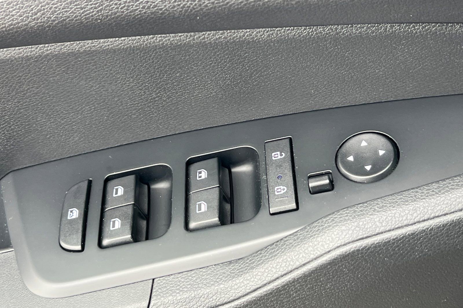 Certified 2025 Kia Sportage LX image 12