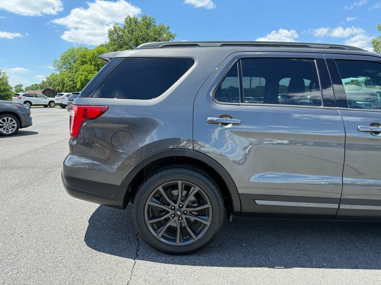 Used 2018 Ford Explorer XLT w/ Equipment Group 202A FWD image 38