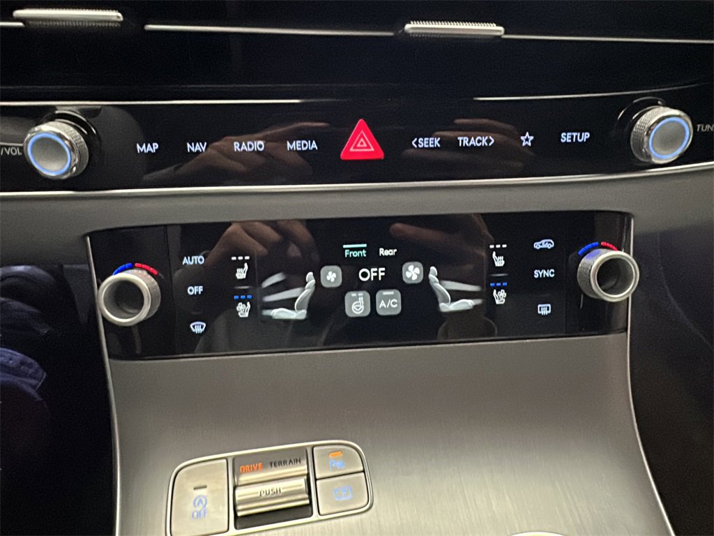 Certified 2026 Genesis GV70 2.5T Advanced image 26