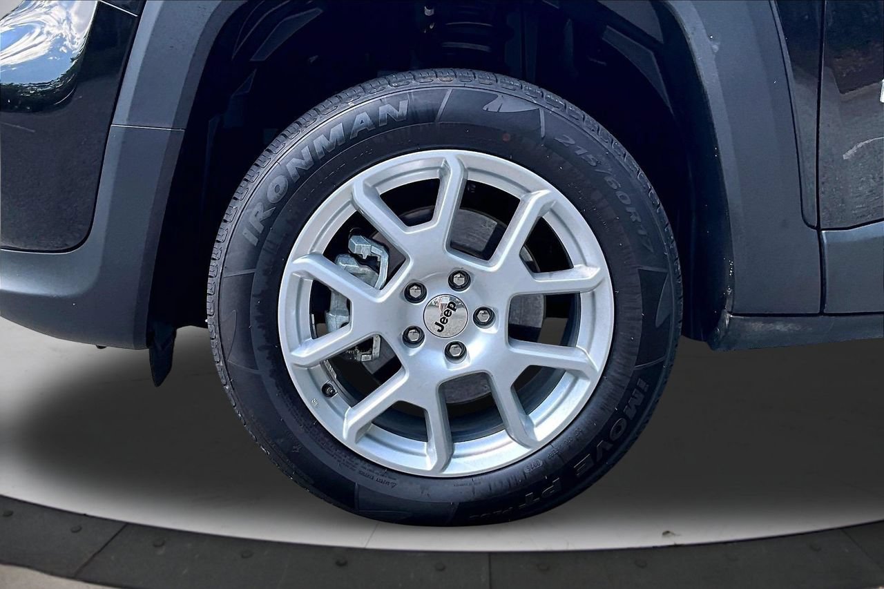 Certified 2022 Jeep Renegade Latitude AWD/4WD image 32
