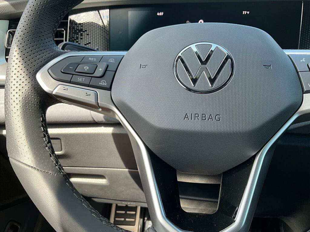 New 2026 Volkswagen Tiguan SE R-Line AWD/4WD image 22