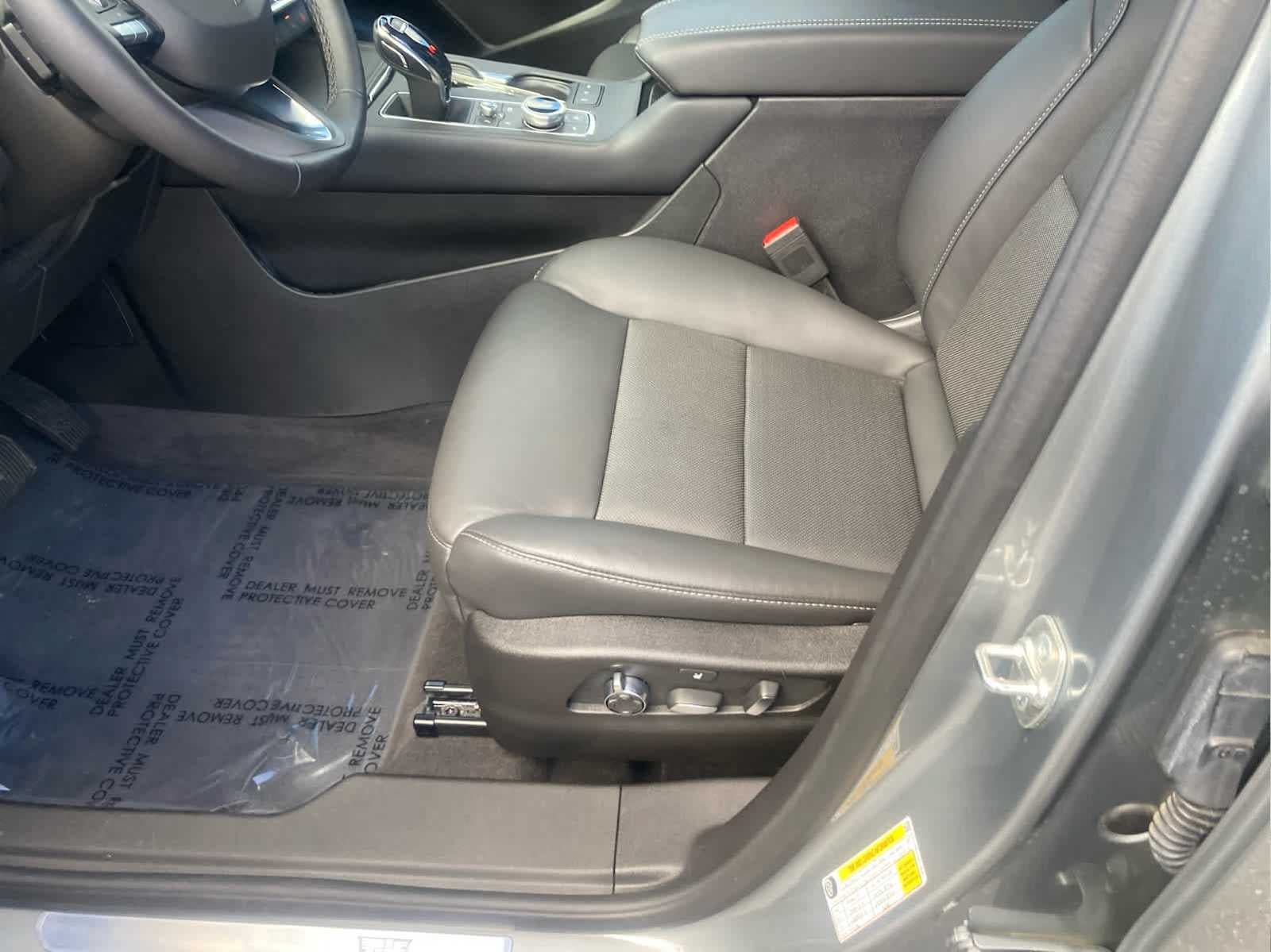 Used 2025 Cadillac XT4 Premium Luxury AWD/4WD image 11