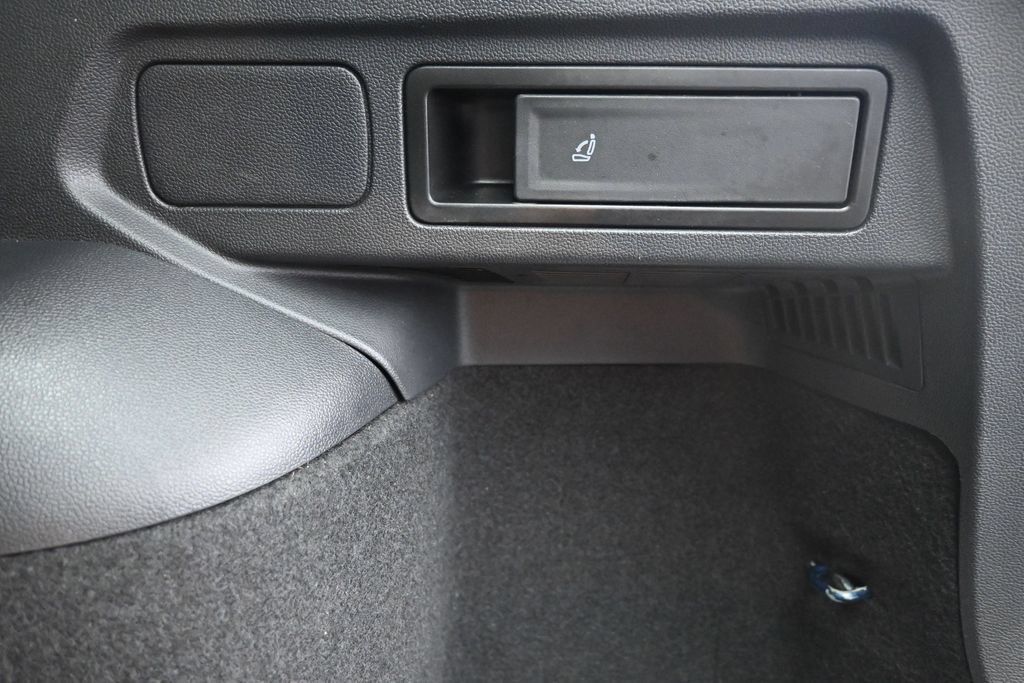 Used 2020 Volkswagen Tiguan SEL FWD image 25