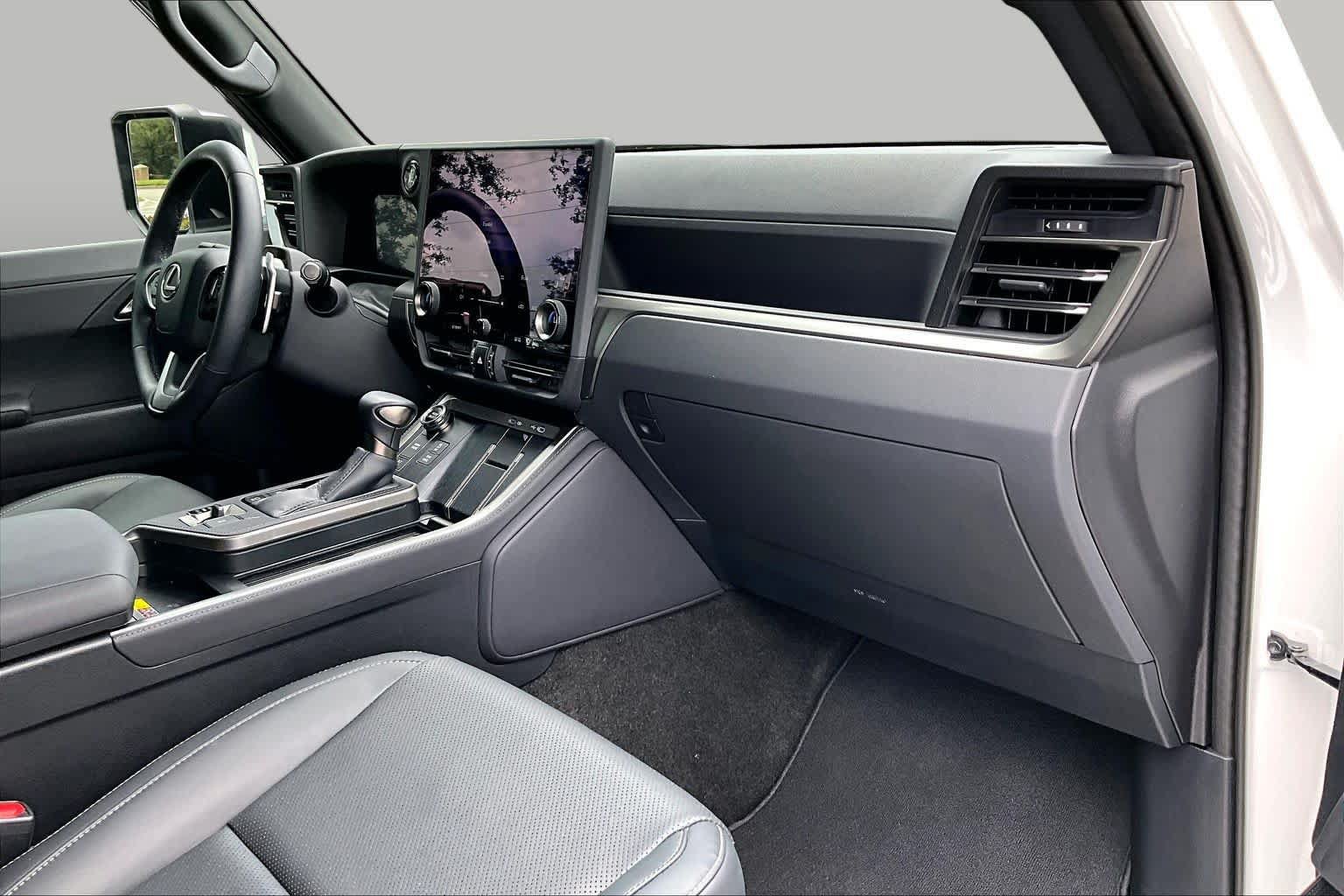 Used 2025 Lexus GX 550 w/ Cold Area Package AWD/4WD image 19