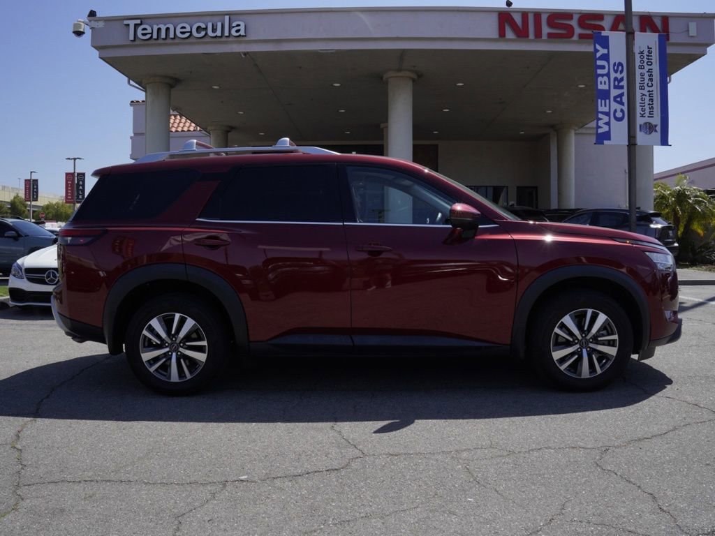 Used 2024 Nissan Pathfinder SL FWD image 3