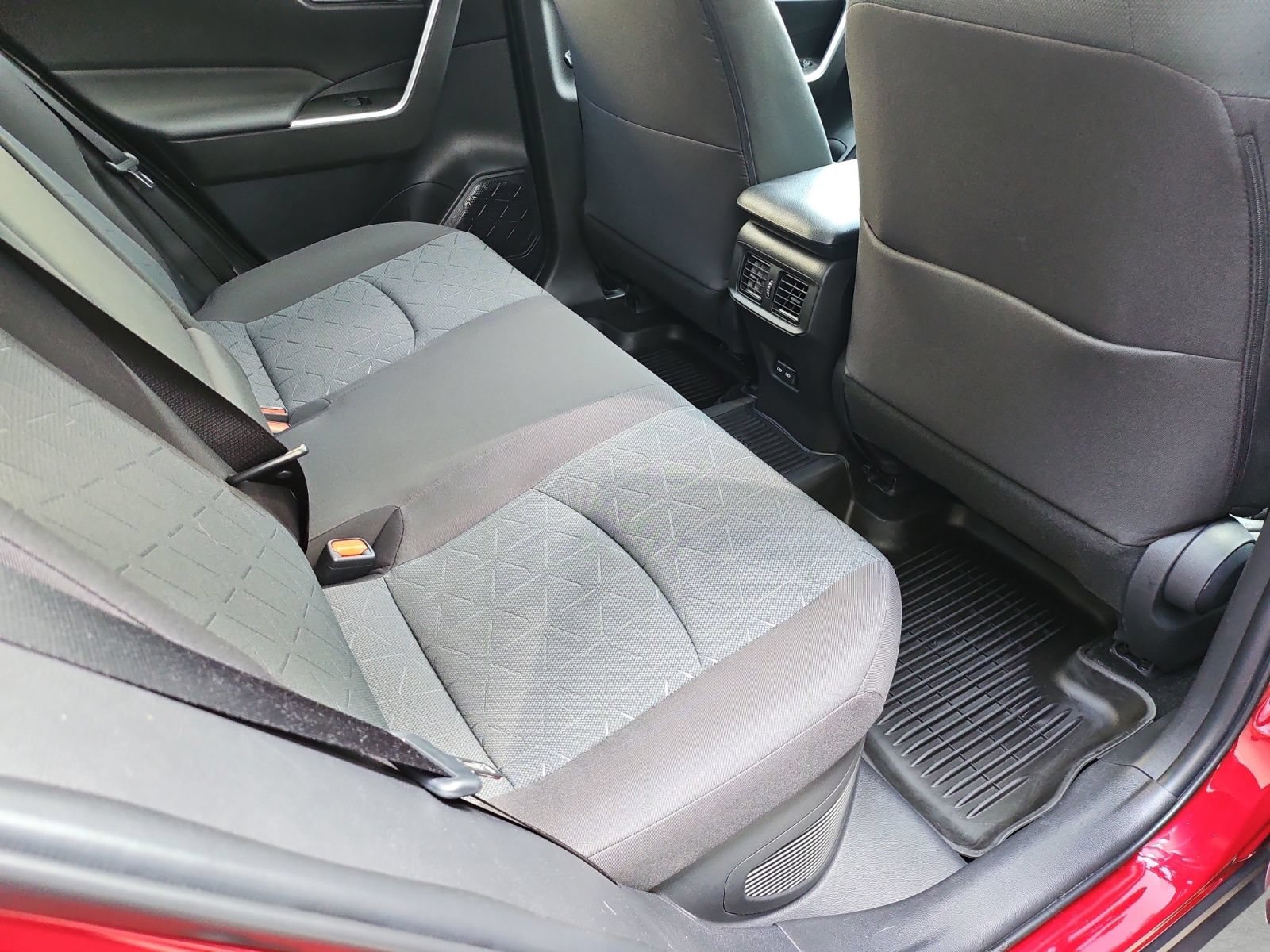 Used 2025 Toyota RAV4 XLE w/ Convenience Package AWD/4WD image 31
