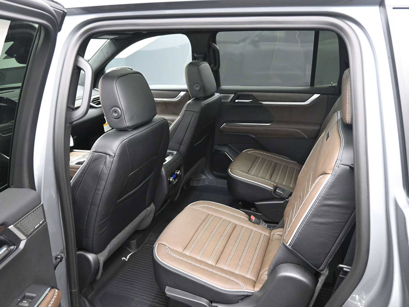 New 2026 GMC Acadia Denali Ultimate w/ LPO, Floor Liner Package image 27