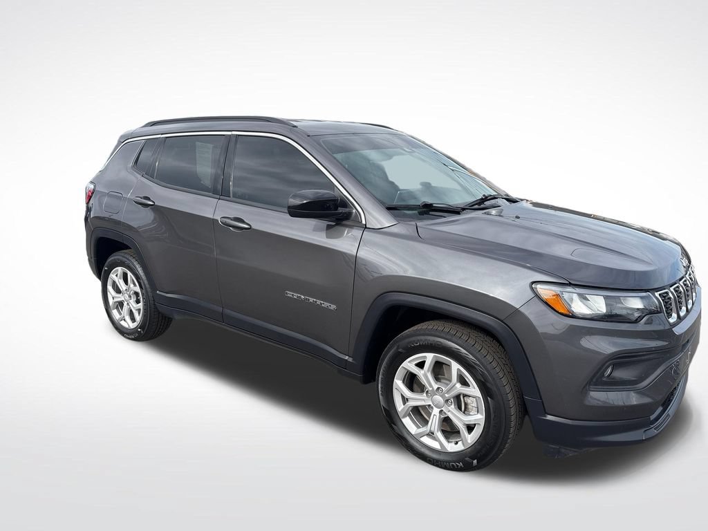 Used 2024 Jeep Compass Latitude AWD/4WD image 8