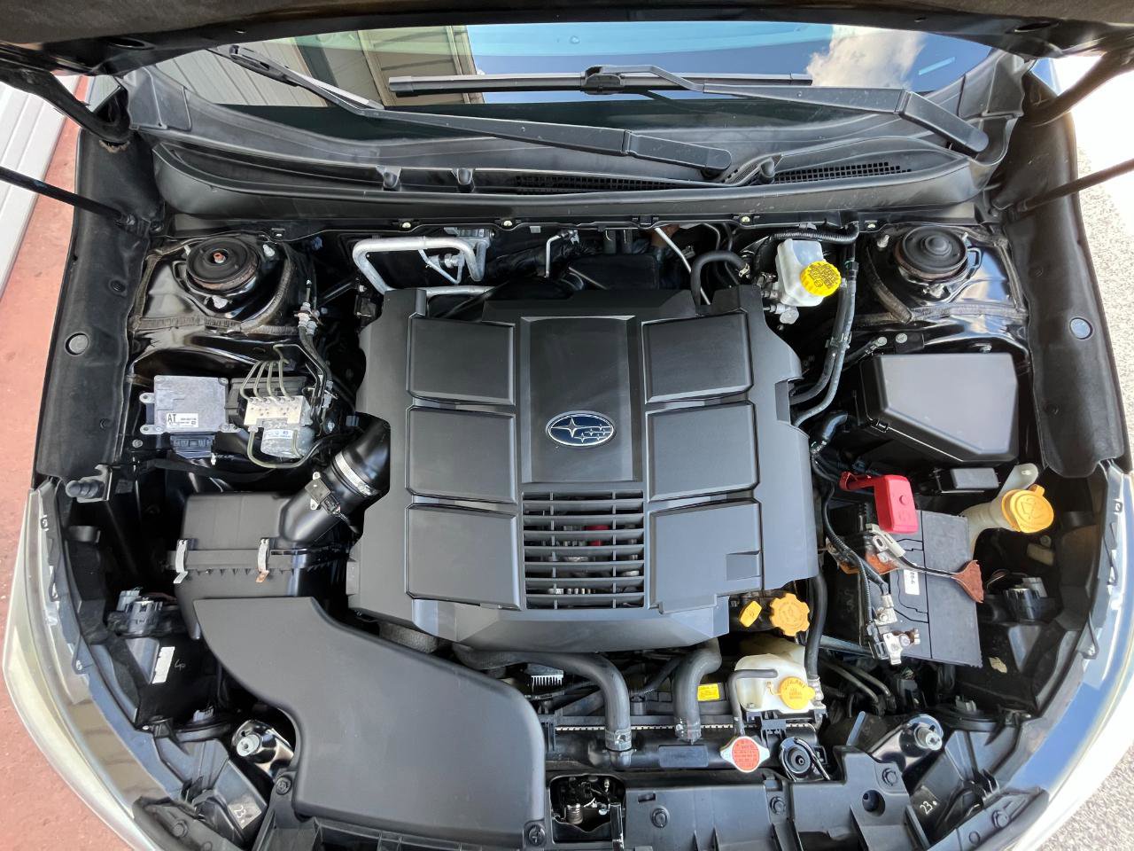Used 2018 Subaru Outback 3.6R Touring AWD/4WD image 42