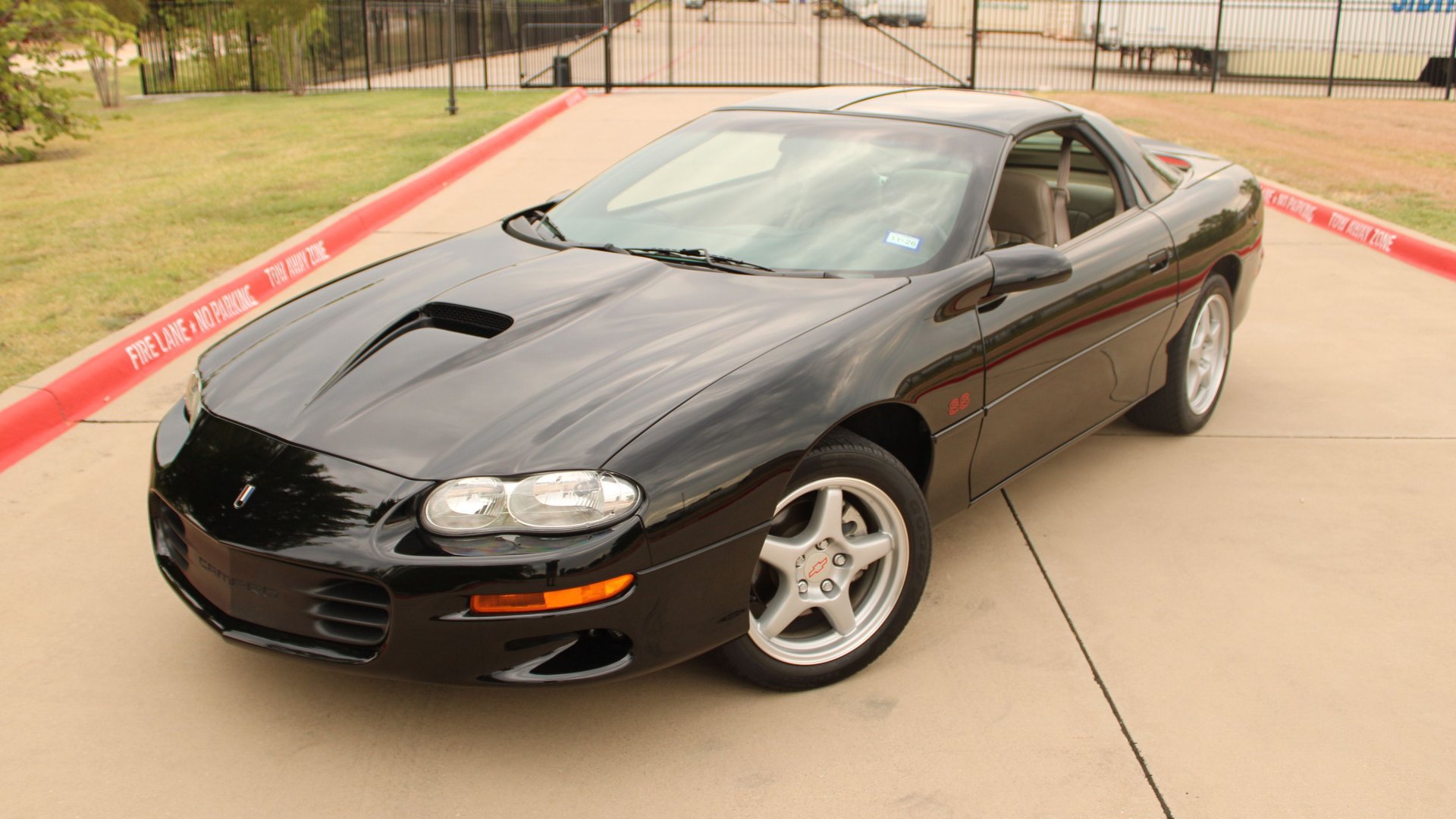 Used 1999 Chevrolet Camaro Z28 w/ SS Performance/Appearance Pkg RWD image 2