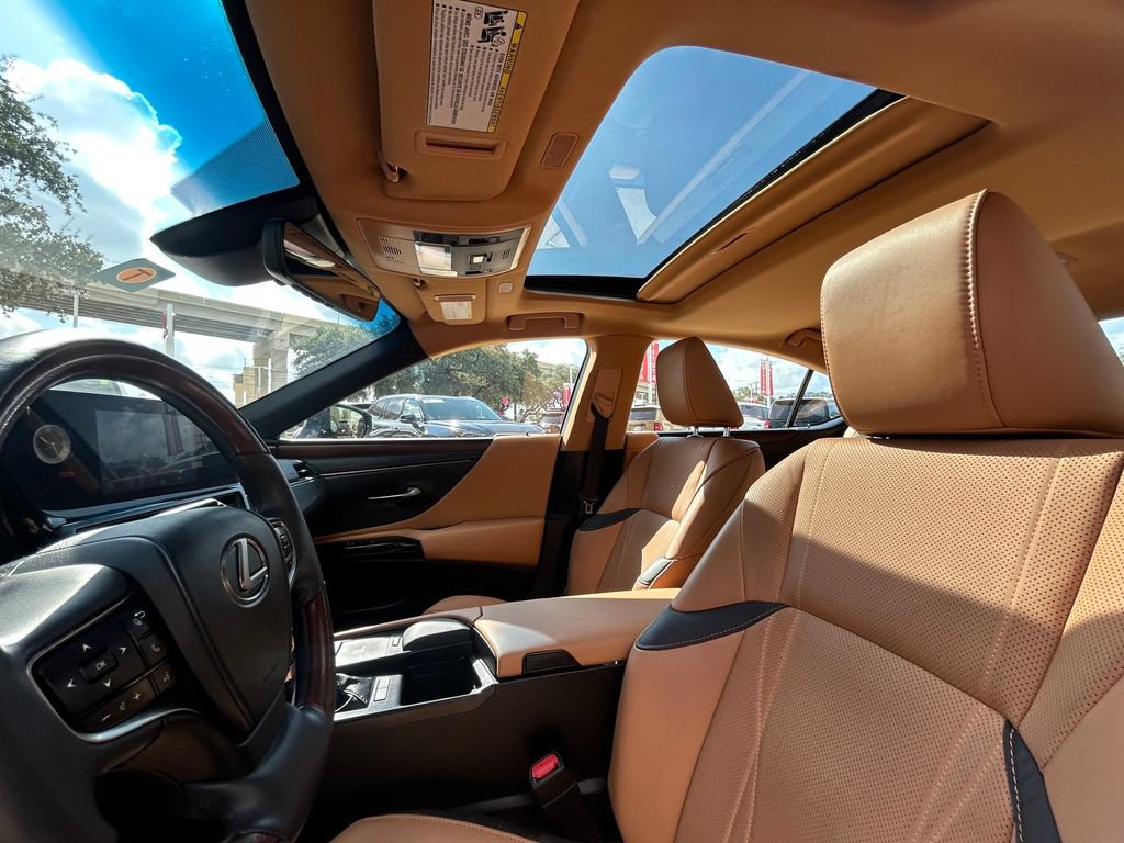 Used 2022 Lexus ES 300h w/ Luxury Package FWD image 12