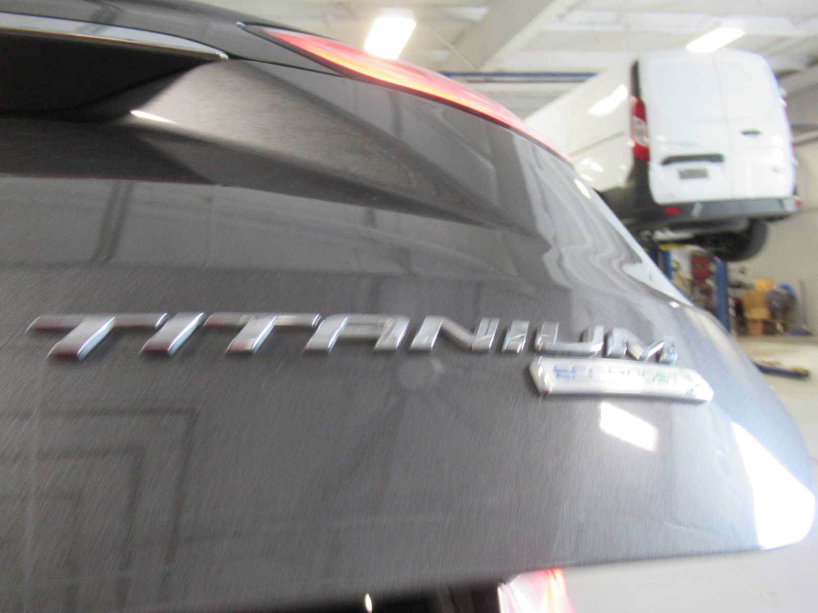 Used 2020 Ford Edge Titanium FWD image 18
