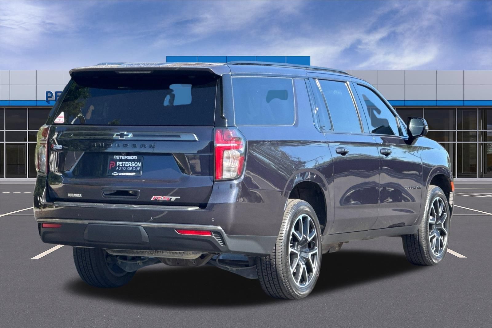 Certified 2022 Chevrolet Suburban RST w/ Luxury Package AWD/4WD image 4