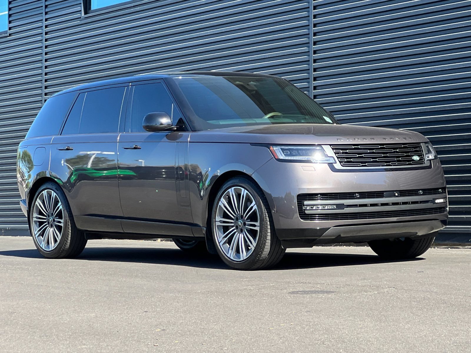 Used 2025 Land Rover Range Rover Long Wheelbase Autobiography AWD/4WD image 7