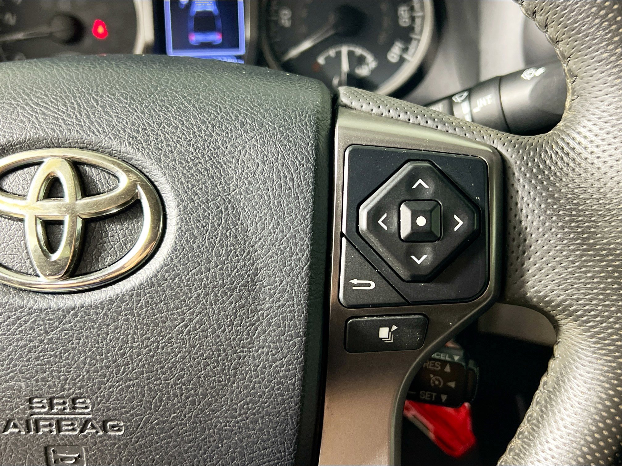 Used 2016 Toyota Tacoma SR5 w/ Towing Package image 18