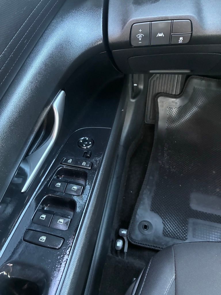 Used 2023 Hyundai Elantra SEL image 22