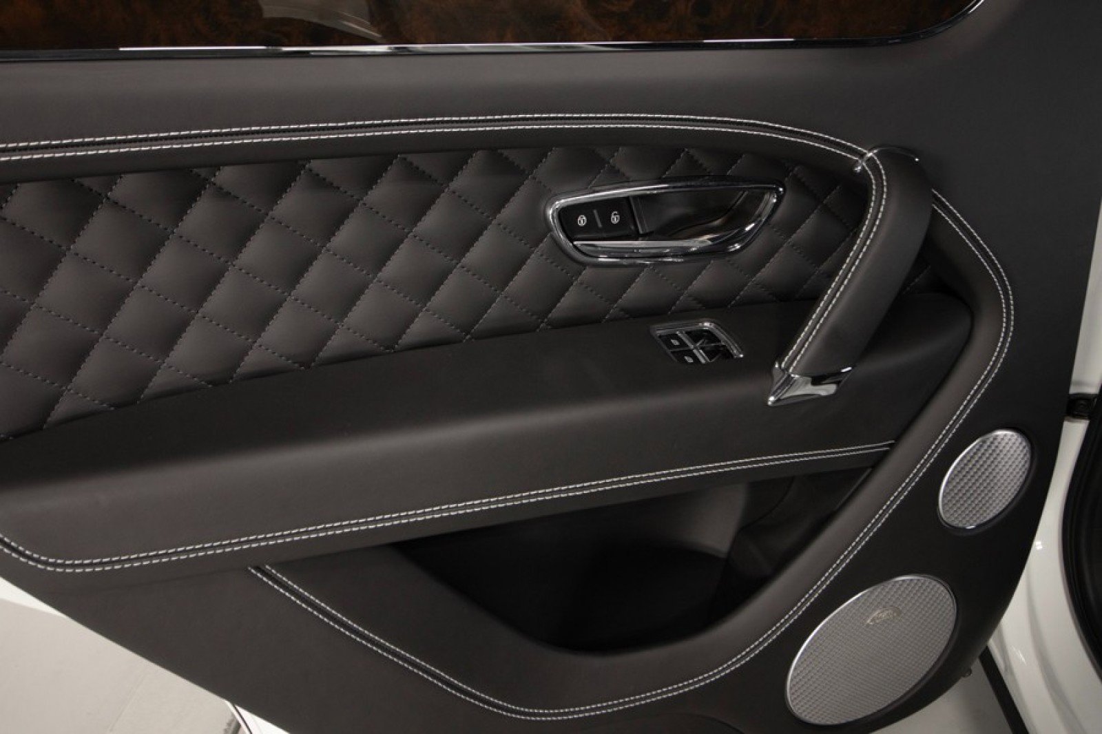 Used 2017 Bentley Bentayga image 43