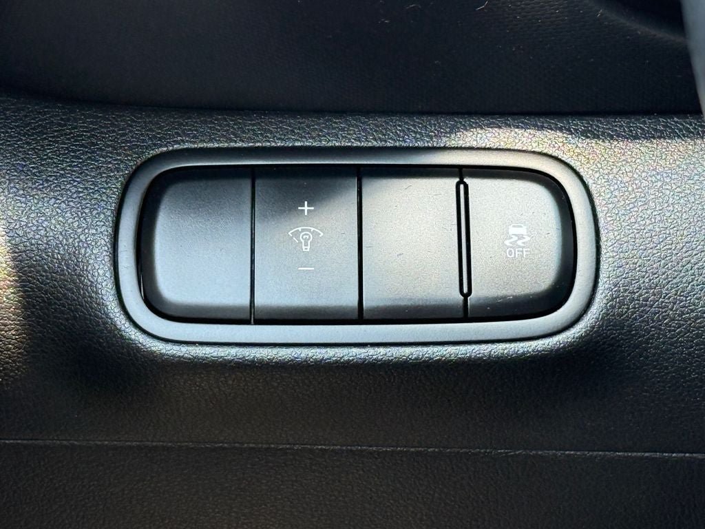 Used 2024 Hyundai Venue Limited FWD image 19