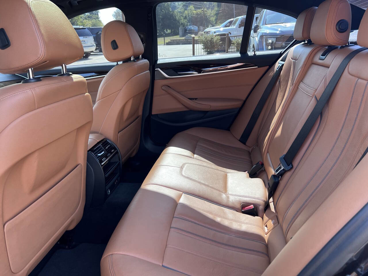 Used 2020 BMW 530i xDrive w/ Premium Package image 26