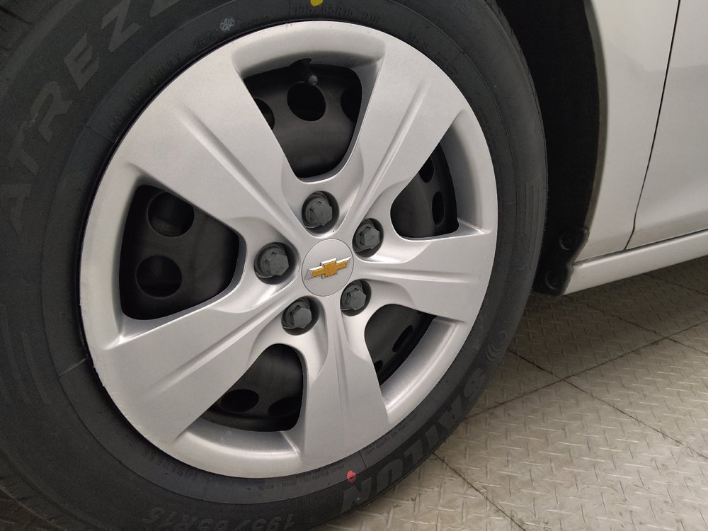 Used 2018 Chevrolet Cruze LS FWD image 31