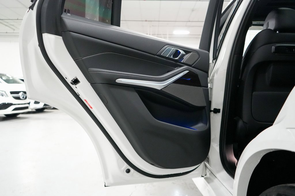 Used 2024 BMW X5 xDrive40i w/ M Sport Package image 25