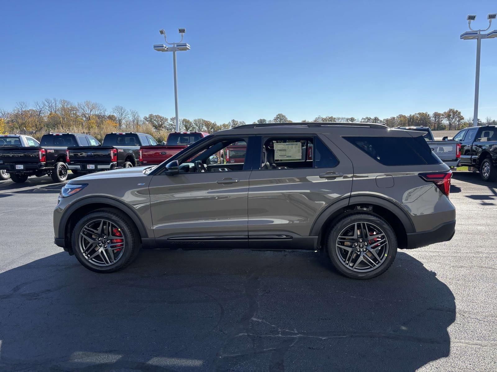 New 2026 Ford Explorer ST-Line w/ ST-Line Street Pack image 4