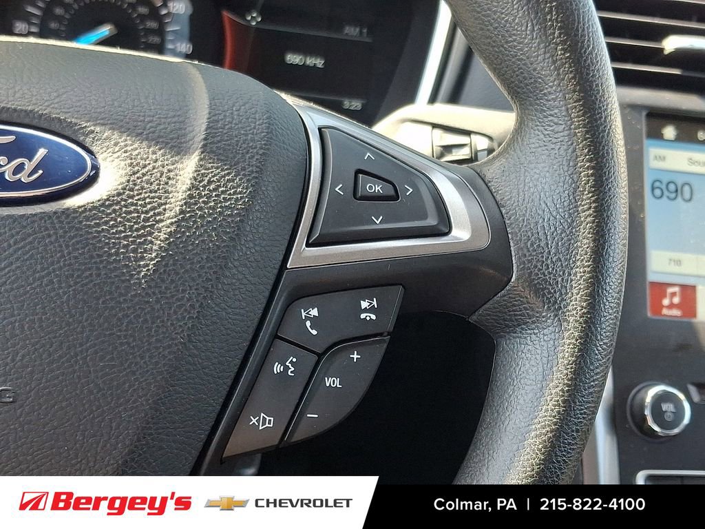 Used 2017 Ford Fusion SE w/ Fusion SE Technology Package FWD image 24