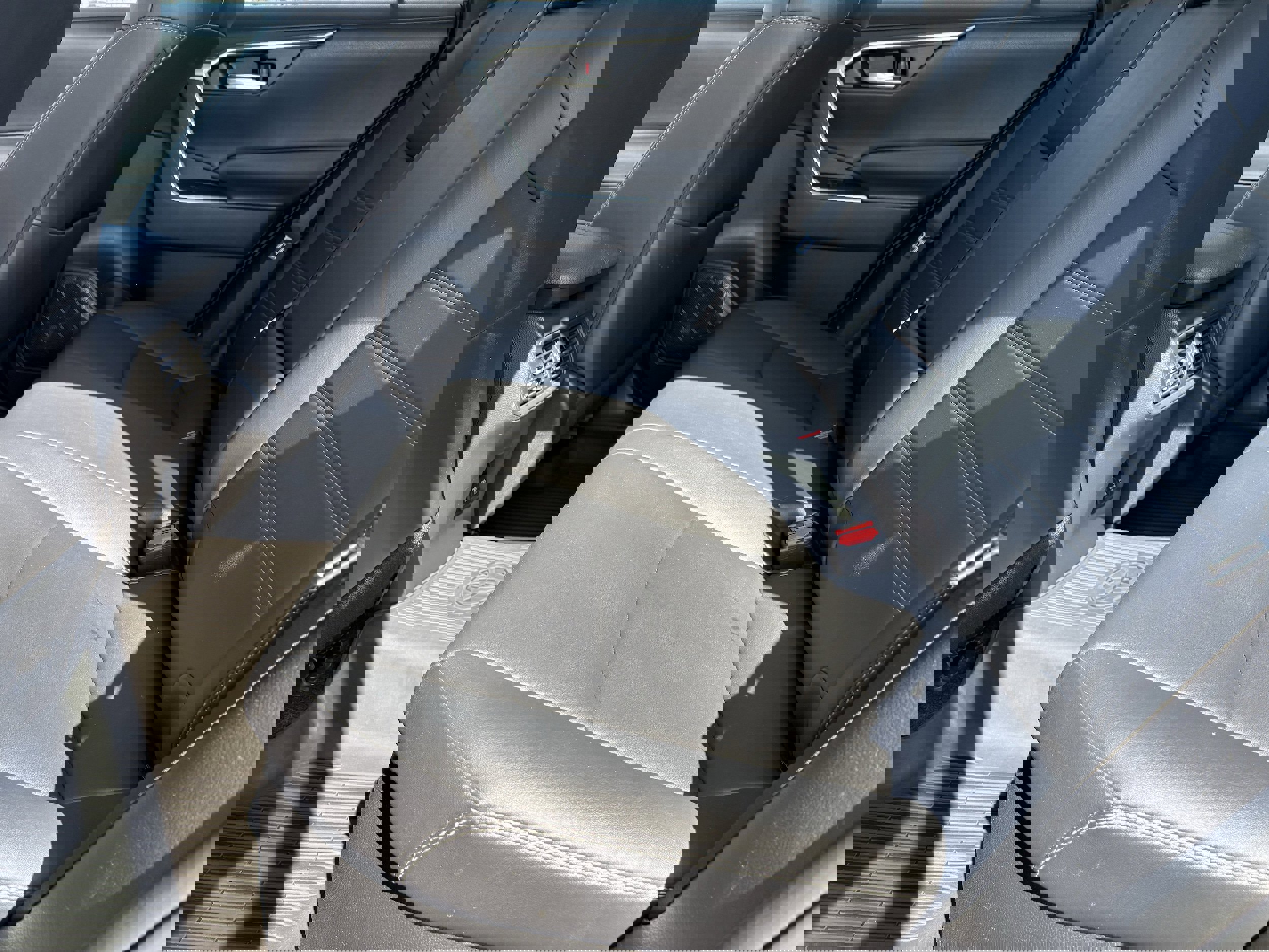 Used 2021 Toyota RAV4 XLE Premium image 33