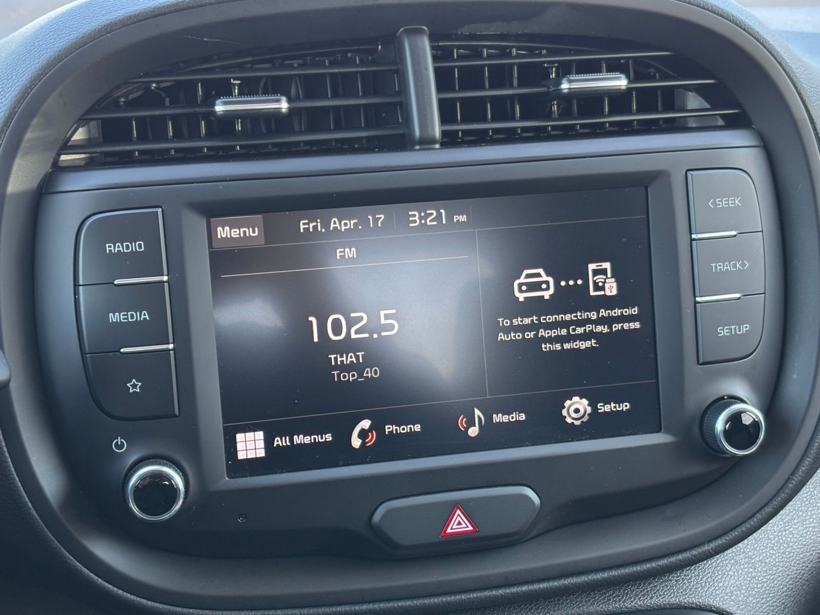 Used 2025 Kia Soul LX w/ LX Technology Package FWD image 20