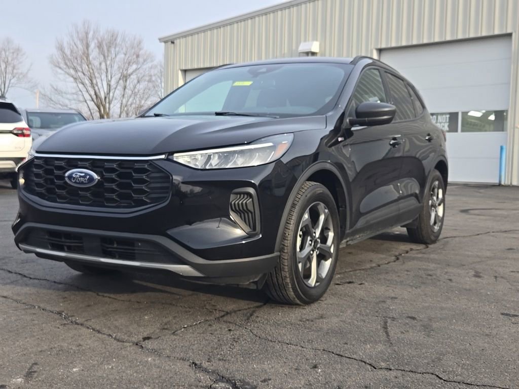 Used 2025 Ford Escape ST-Line FWD image 3